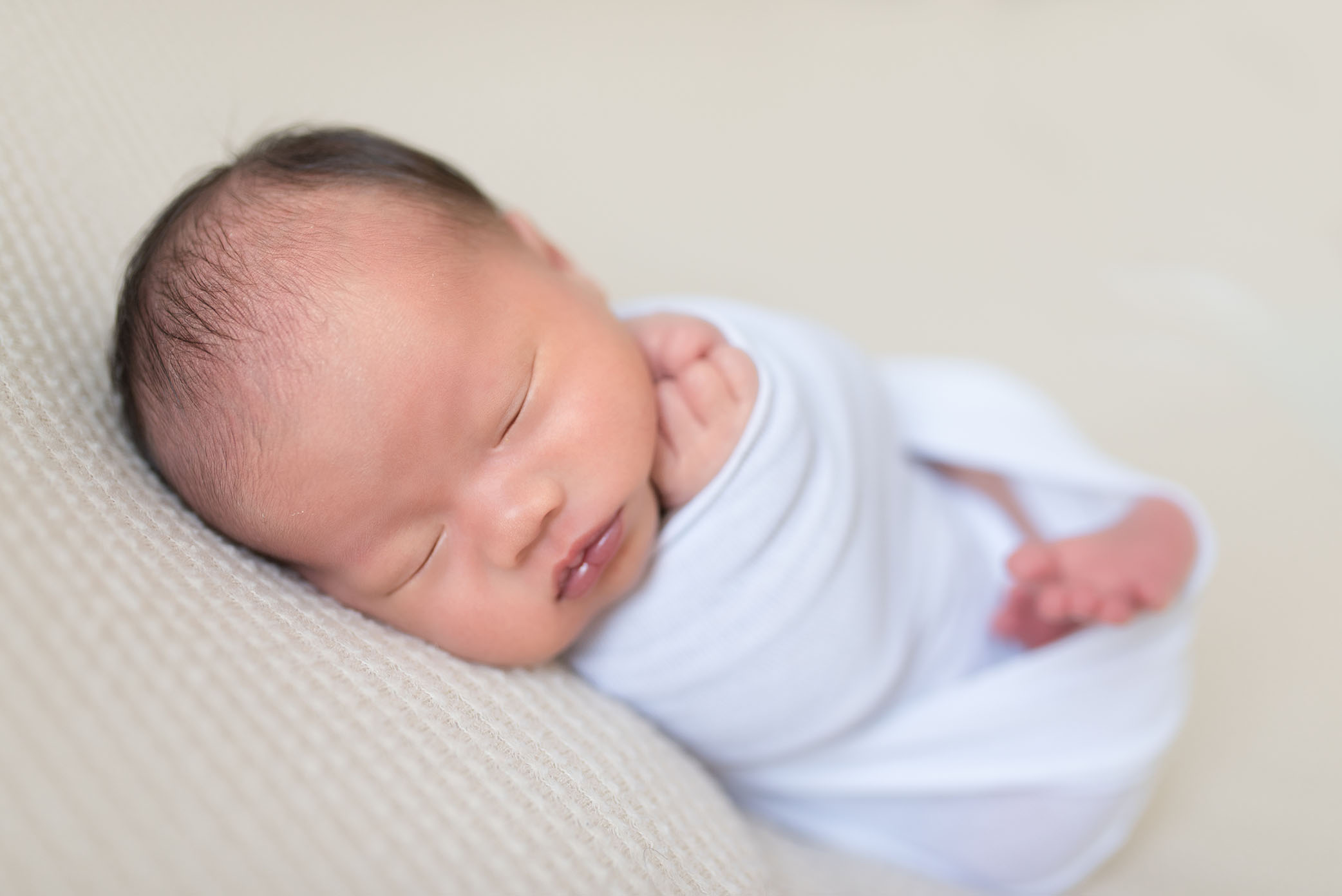 A baby sleeps during a shoot with a Sacramento Newborn Photography expert. 
